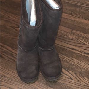 Tall Chocolate Uggs Size 6